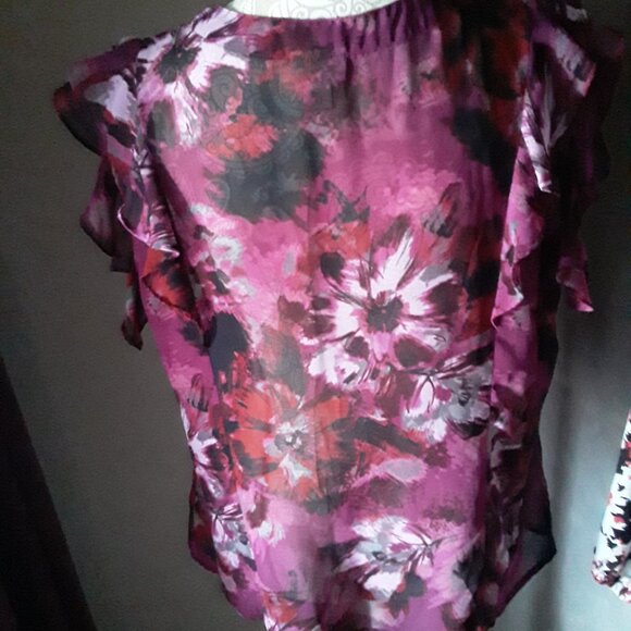 Worthington floral ruffle accent sleeve top size XL - Picture 3 of 9